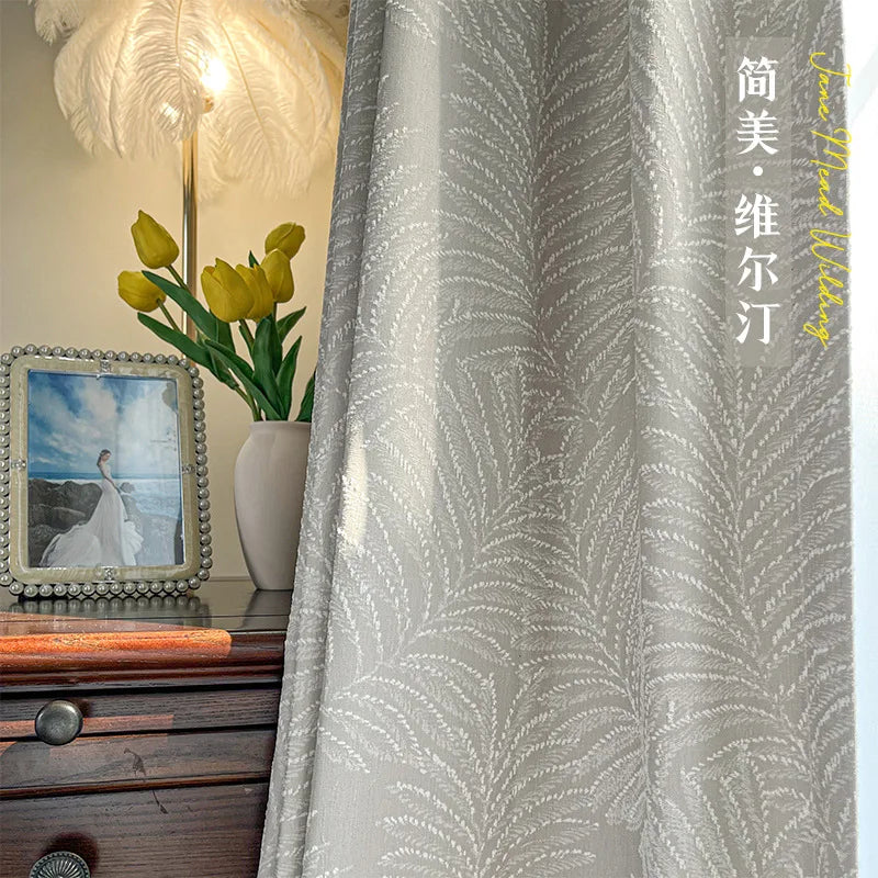 rideau gris clair classique motif feuilles stylisées opaque anneaux salon chambre