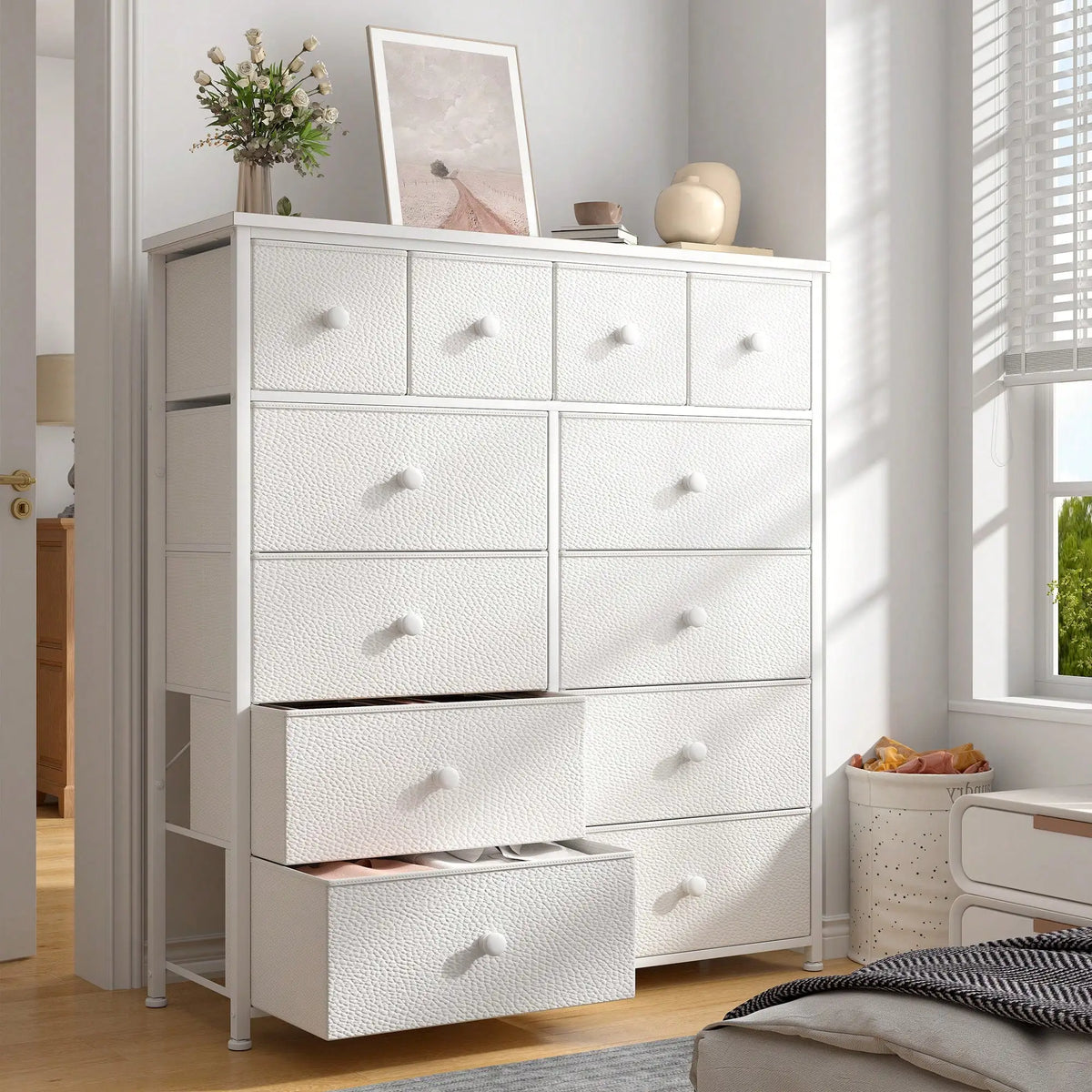 armoire tiroirs blanc moderne pieds ajustables organisation rangement chambre tissu texture grise
