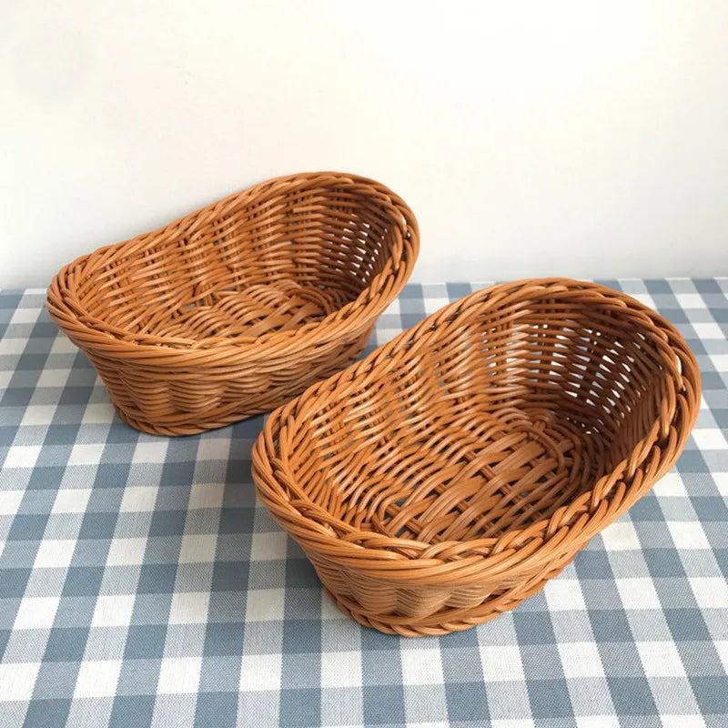 paniers rangement rotin tressé marron clair traditionnels réutilisables fourchettes bois décoration maison multifonctionnels