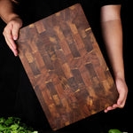 planches découpe marron rayures diagonales acacia résistante eau naturelle rustique