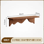 étagère murale bois marron clair texture naturelle moderne vis fixations objets rangement maison
