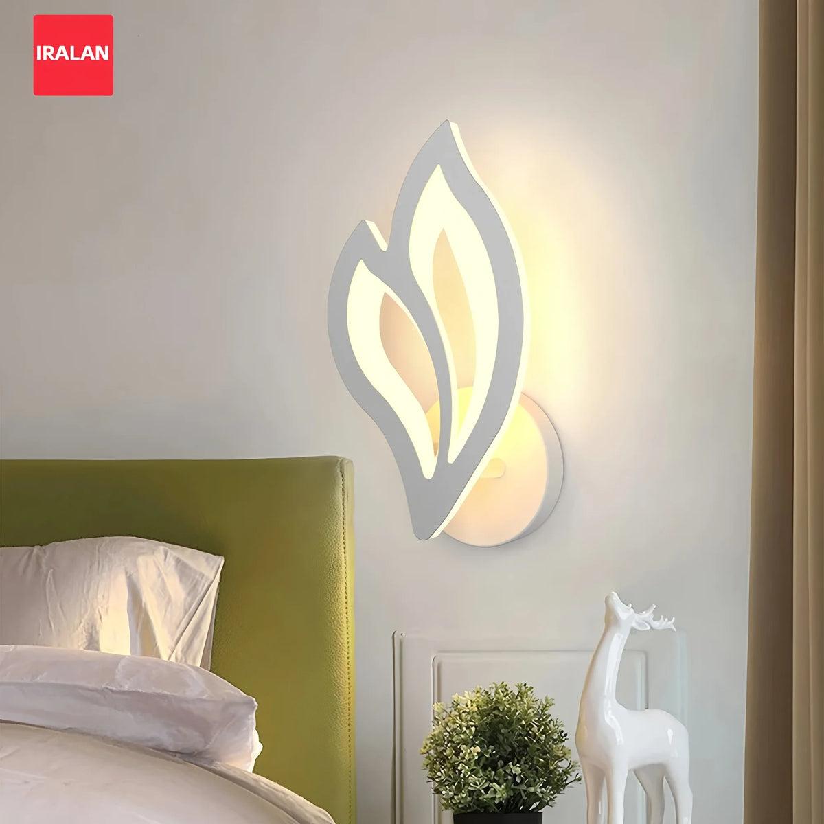 applique murale moderne led blanc feuille stylisée éclairage minimaliste chambre entrée cuisine salon