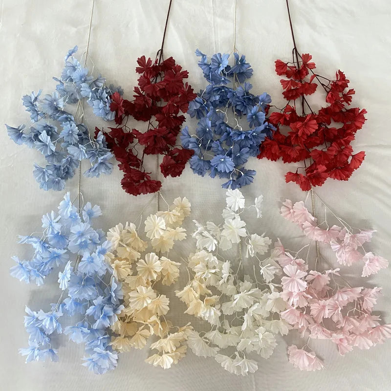 guirlande fleurs artificielles bleu clair rouge blanc rose pâle moderne minimalisteintérieur décoration mariage anniversaire