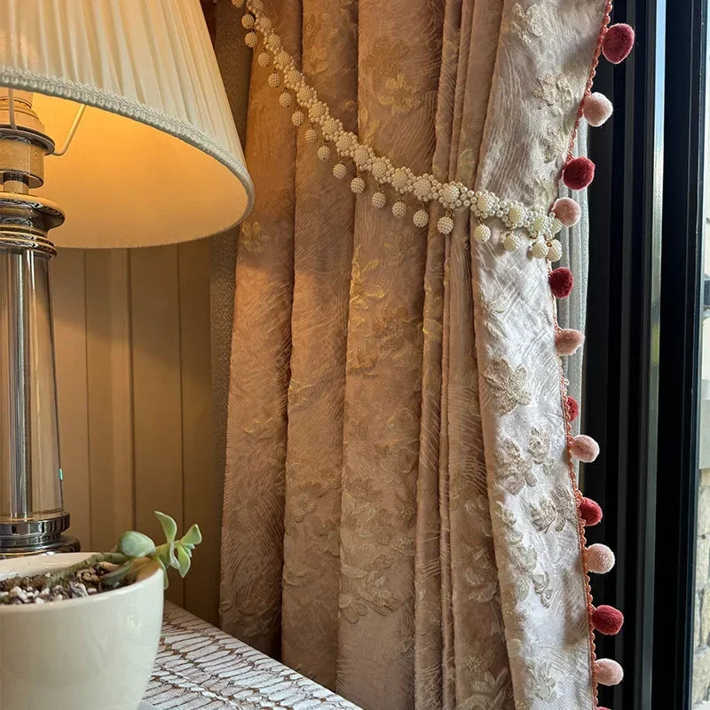 rideau floral classique opaque pompons beige clair beige foncé maison