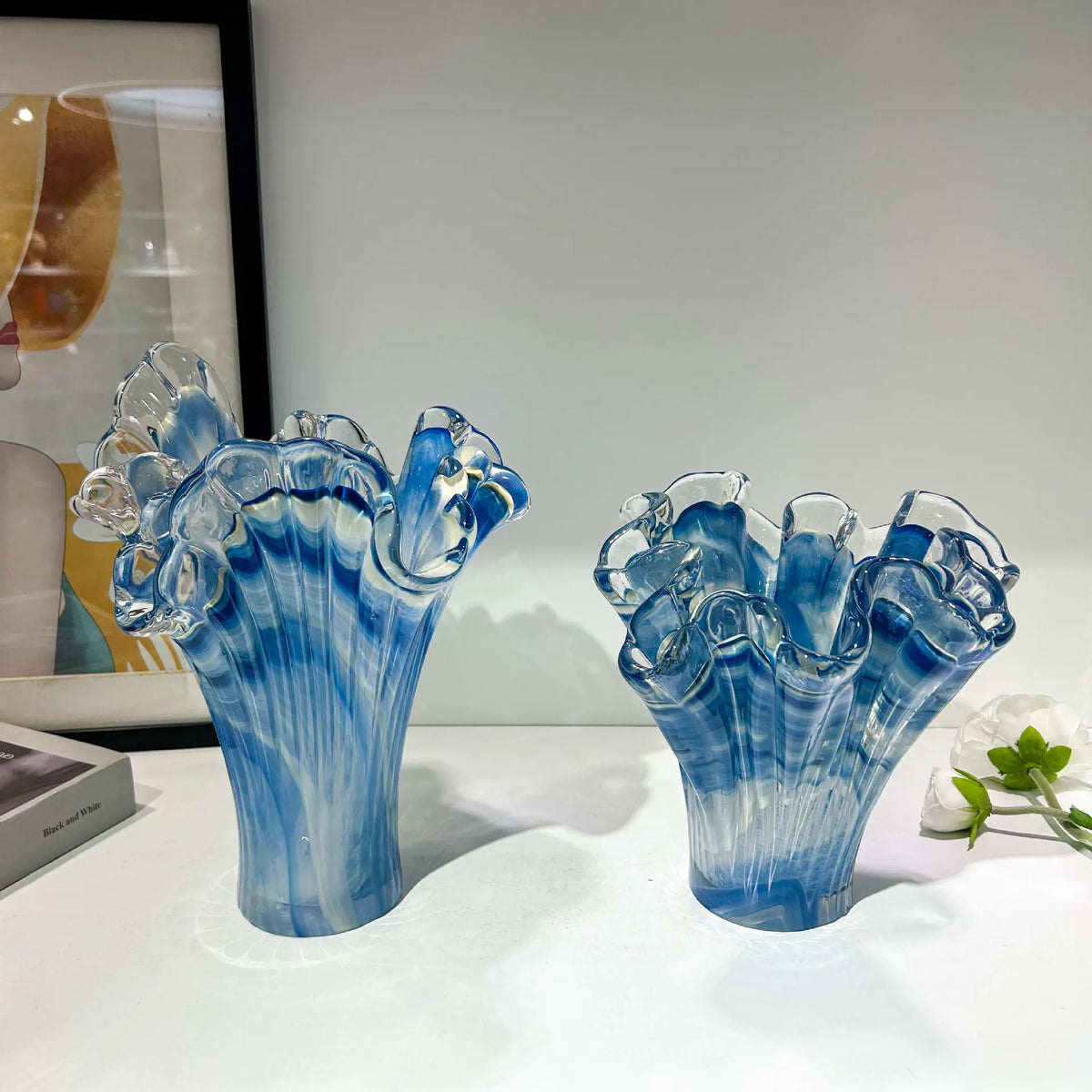 vase moderne bleu rayures horizontales artisanal transparent table décoration maison plateau fruits