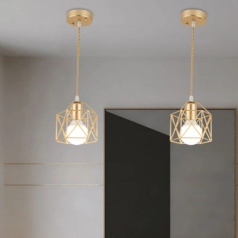 lampe suspendue moderne or noir structure métallique géométrique éclairage intérieur unique chambre loft