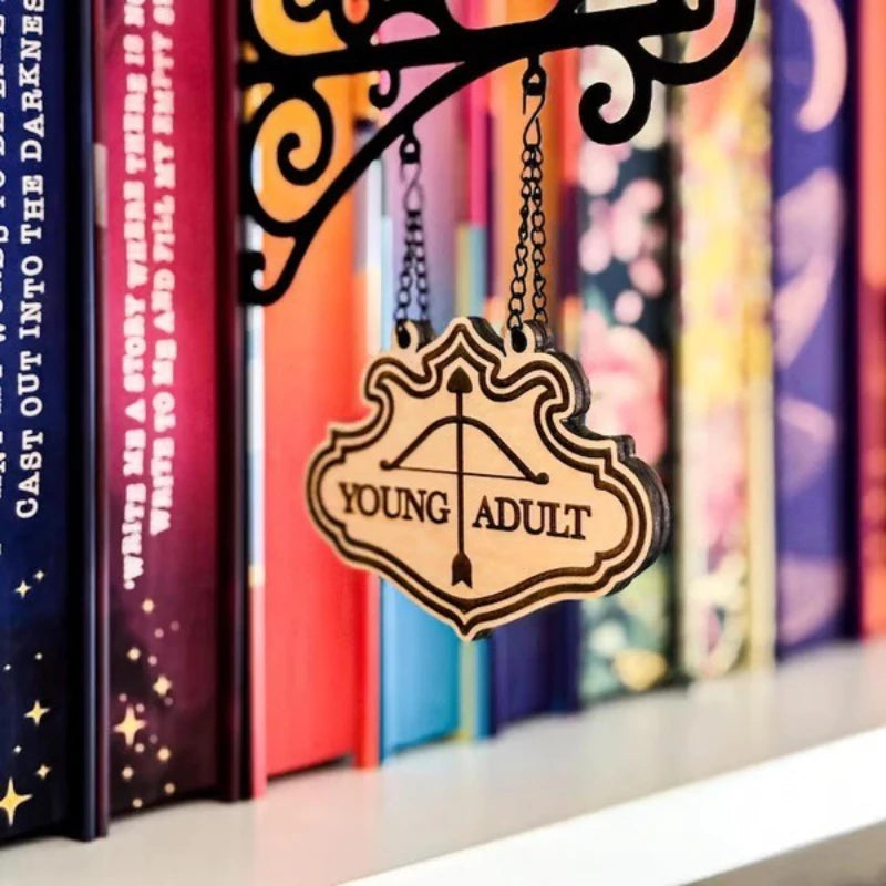 supports muraux livres pendentifs décoratifs gothiques ornements floraux arches métalliques pendentifs translucides motifs bibliothèque