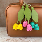 porte clés décoration florale tulipes feuilles vert jaune rose rouge bleu gris violet anneaux