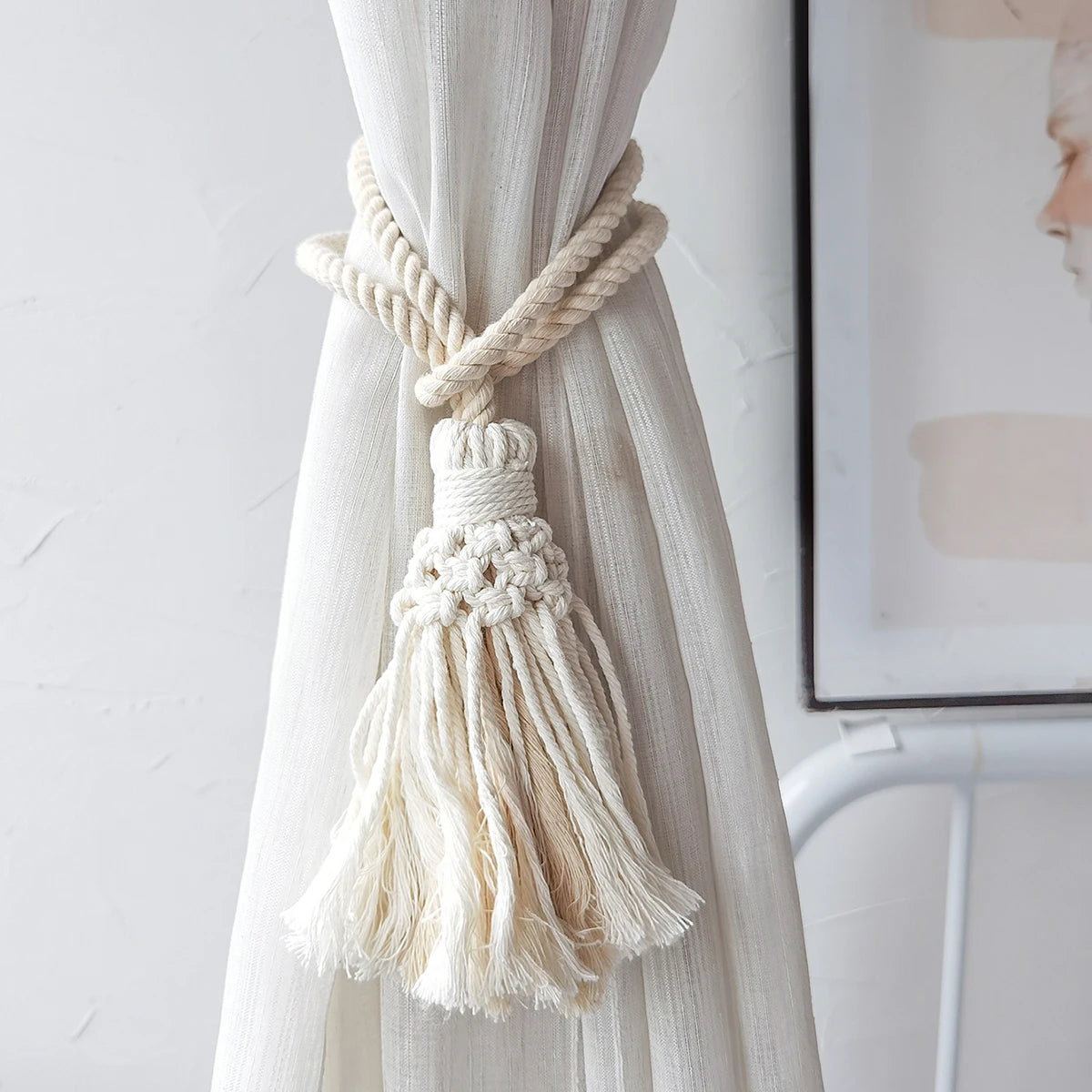 rideau polonais boho blanc rayures jaunes bois pompons adhésif coton moderne