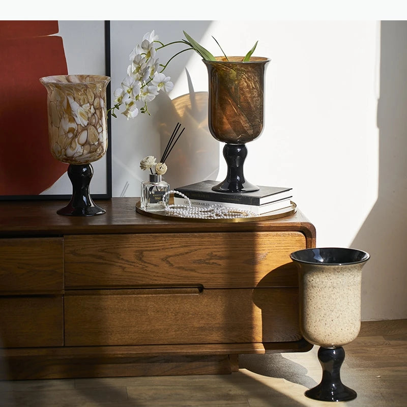 vase table couleur marron beige noir texture marbrée motifs floraux classique élégant base solide