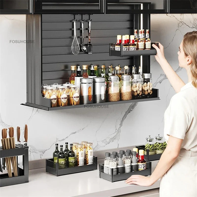 étagère murale contemporaine gris métallisé lisse fixée ressort bouteilles bocaux cuillères couteaux rangement cuisine