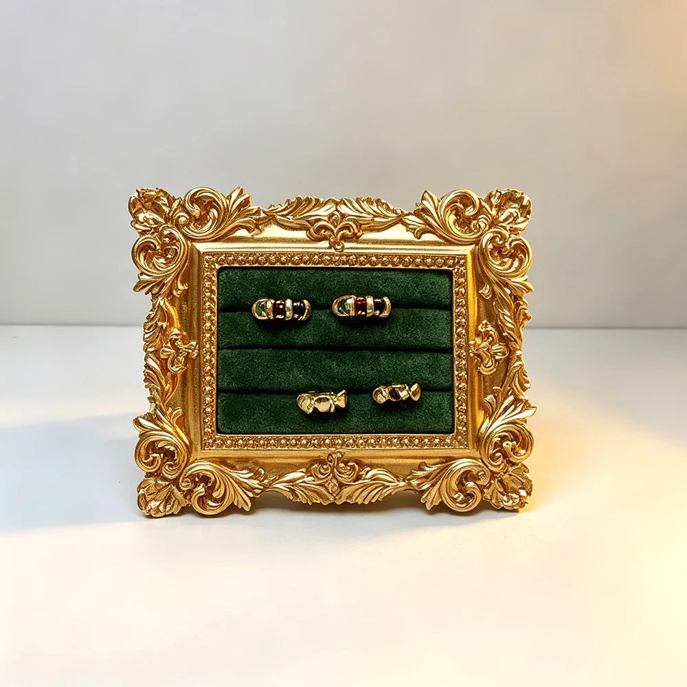 support bijoux or vert blanc ornements baroques velours classique baroque