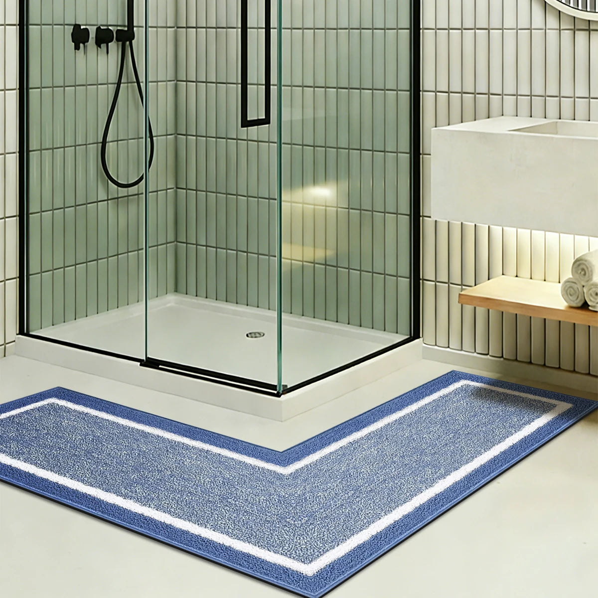 tapis bain antidérapant bleu blanc moderne rayures texture granuleuse zigzag opaque minimaliste