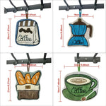 poignées cuisine décoratives motifs tasses cafetière bleu beige marron blanc opaques