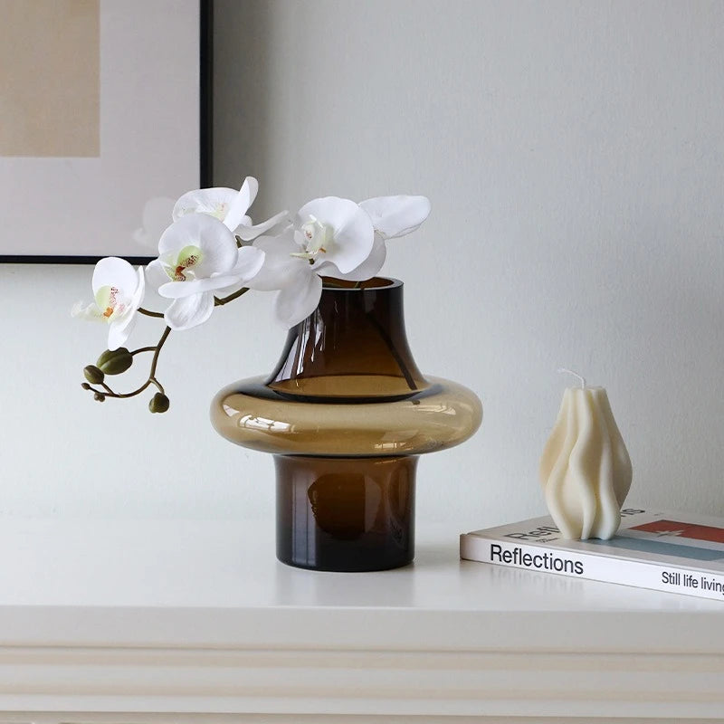 vase verre moderne brun ambré minimaliste plusieurs niveaux branches sèches orchidée bougie cire blanche