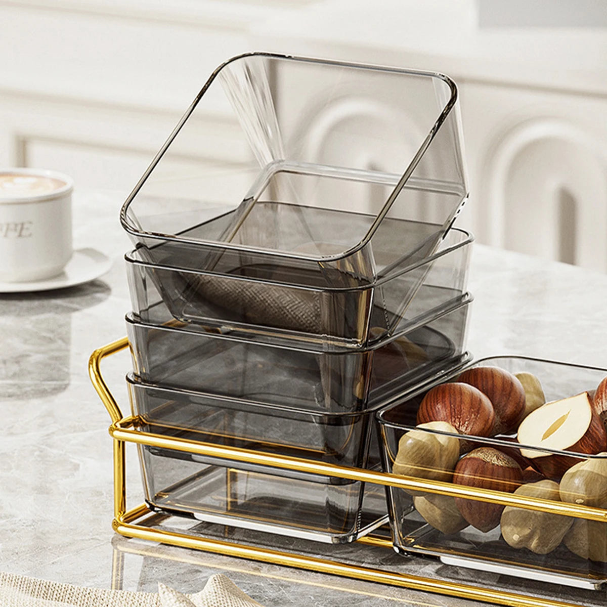 plateau compartimenté moderne transparent boîtes alimentaires réutilisables cadre métal doré élégant