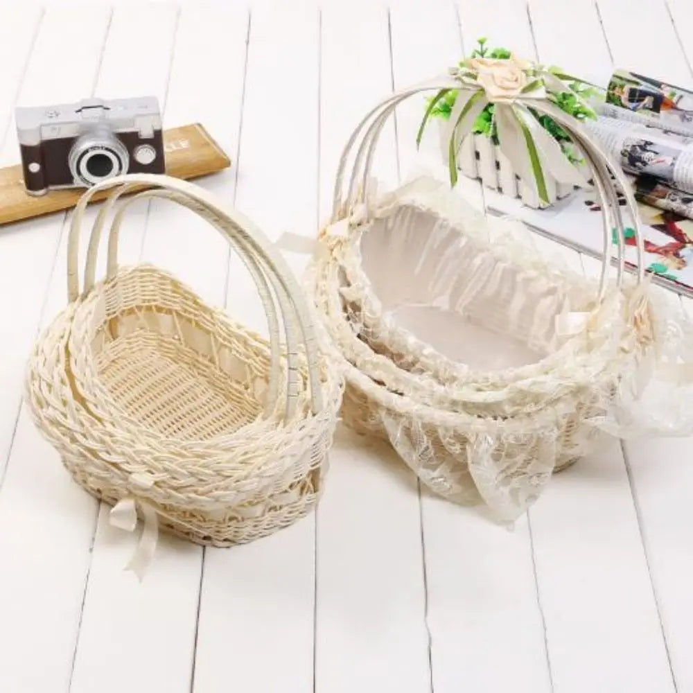 paniers tressés imitation rotin ornements dentelle rubans mariage rustique beige clair empilables utilisation multiple