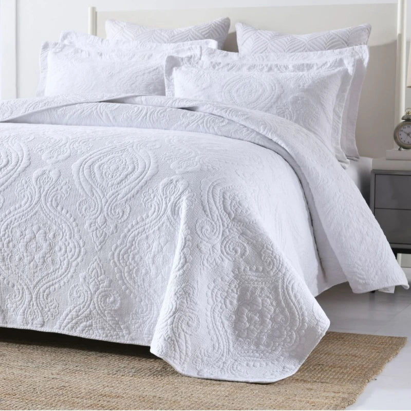 couette coton brodée motif floral blanc oreillers fixés classique ensemble lit