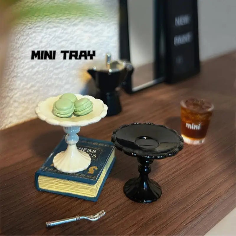 présentoir gâteau rétro plateau blanc macarons noir bougies miniatures tasse thé meubles maison poupée