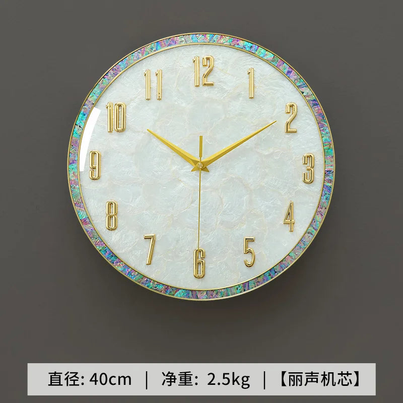 horloge murale moderne nacrée motifs veinés blanc doré irisation verte rose bleue