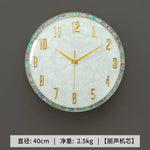 horloge murale moderne nacrée motifs veinés blanc doré irisation verte rose bleue