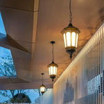 lampe suspendue vintage noire détail métallique chaîne éclairage rétro salon chambre
