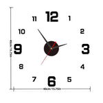 horloge murale moderne minimaliste vert lumineux noir doré numéros relief fond obscur quartz aiguille