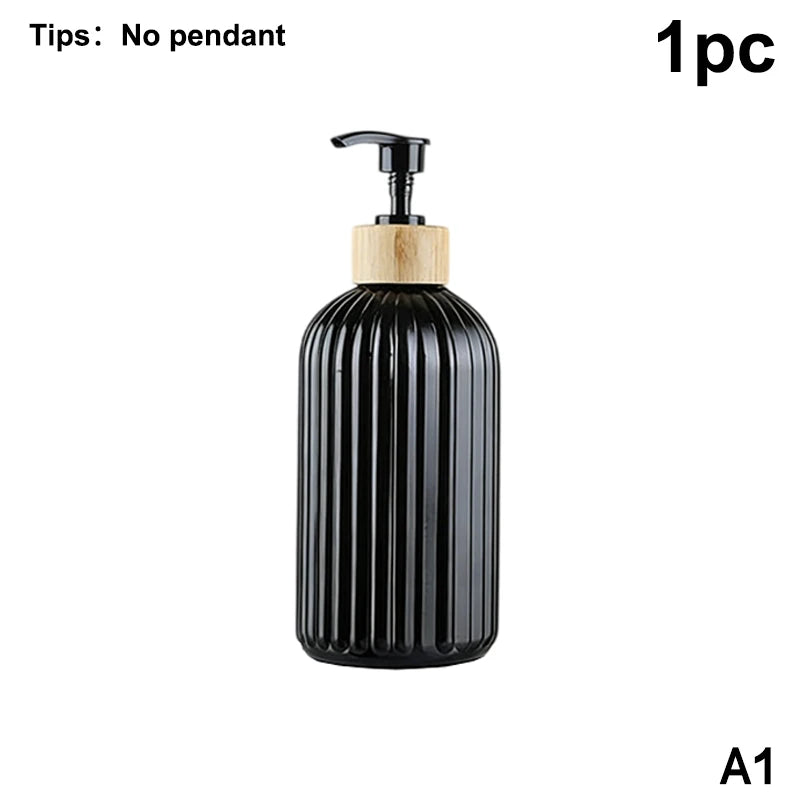 flacons savon liquide marron noir blanc rayures modernes pompes pression étiquettes bois shampoo conditioner