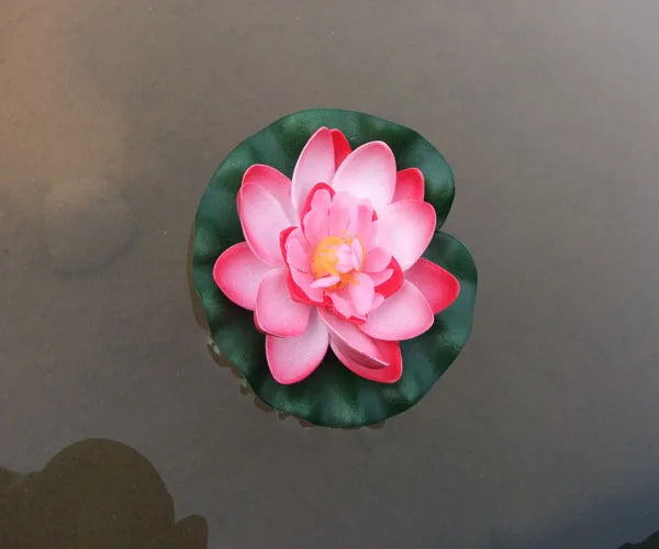 fleur artificielle lotus blanc vert décoration intérieure réaliste feuilles ovales pétales délicats opaques eyelets