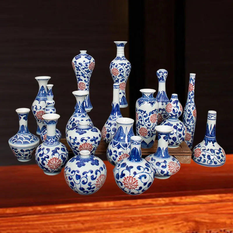 Vase en céramique bleu et blanc peint à la main