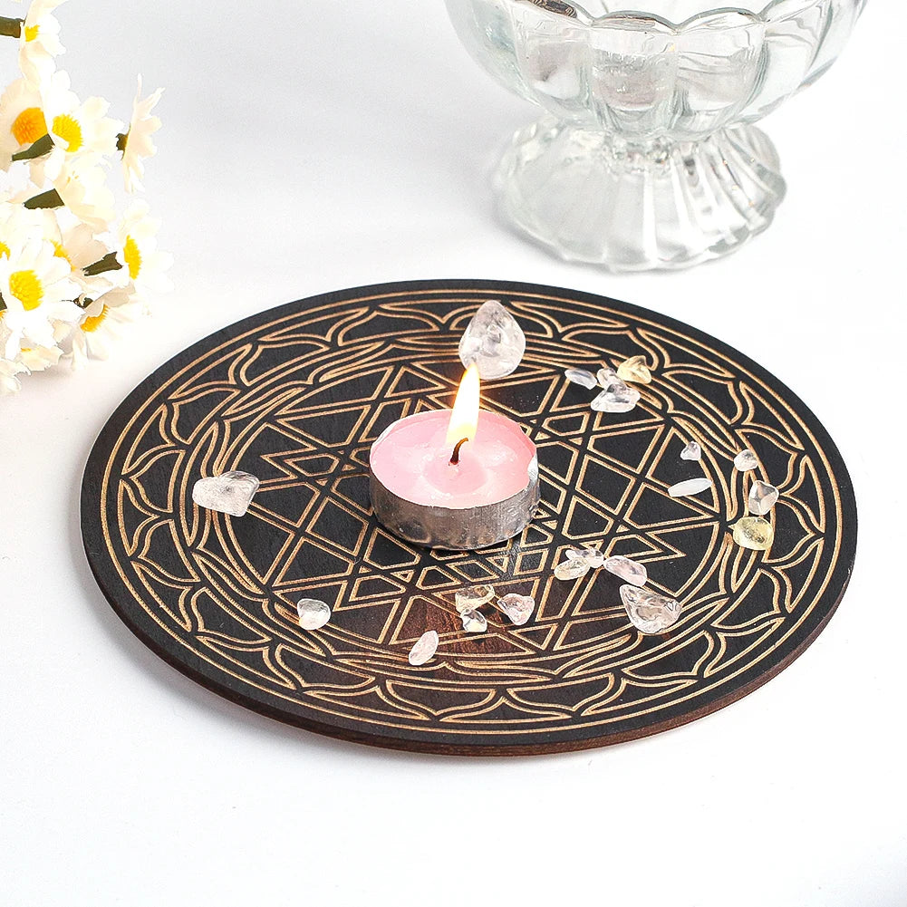 pendule bois motif géométrique marron motif triangle spiritualité décoration tarot cristaux bougie quartz meditation