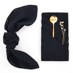 serviettes plissées coton marron rose bleu rouge minimalistes clips dorés mariage fête famille