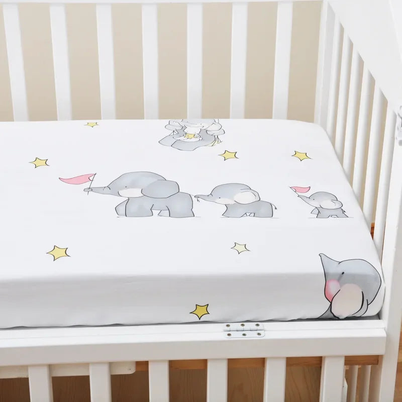 drap housse lit bébé motif animaux poissons éléphants cœurs couleurs multiples blanc bleu gris
