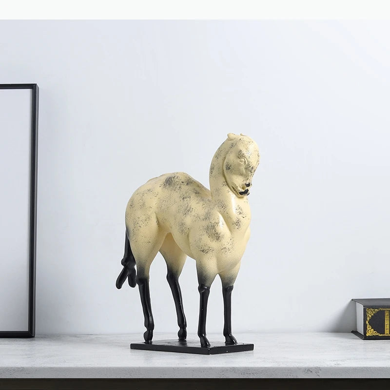 statue équestre jaune crème cheval livre ancien cadre photo vieilli décoration intérieure antique effet