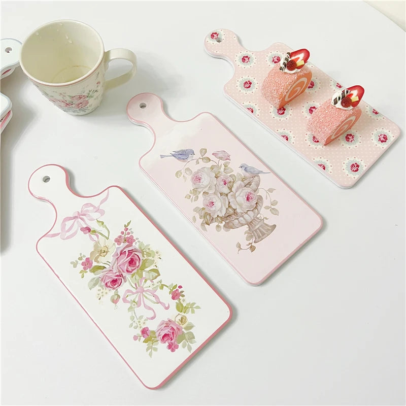 planche découper céramique vintage fleurs roses motifs géométriques blanc roseclair