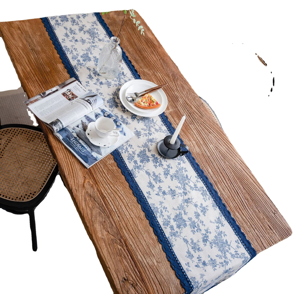 Chemin de table rouge pour table chic