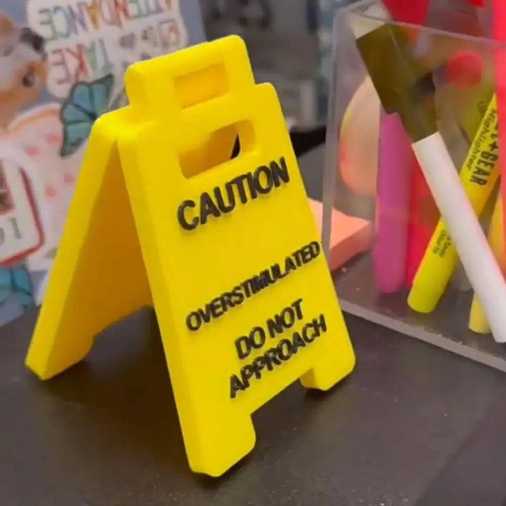panneau signalisation caution overstimated do not approach classique jaune texte relief