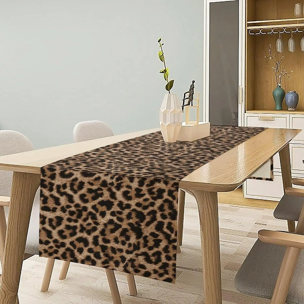 nappe lin léopard motifs animaux beige marron noir moderne salon décoration intérieure table chaises