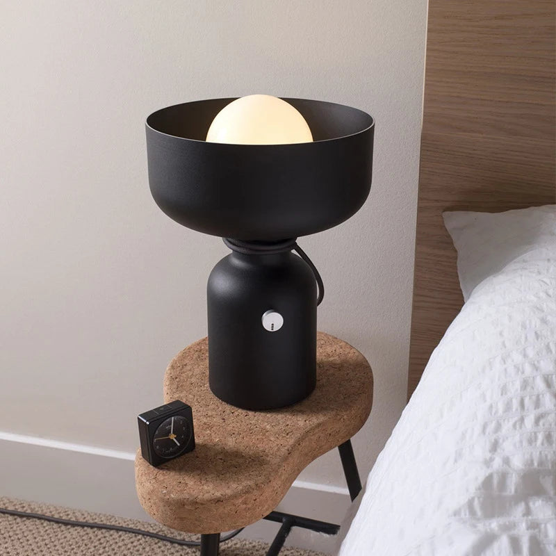lampe table led minimaliste fer noir éclairage haut bas salon chambre coucher art déco