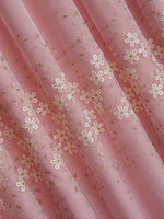 Vue rapprochée du tissu et de la voile du rideau