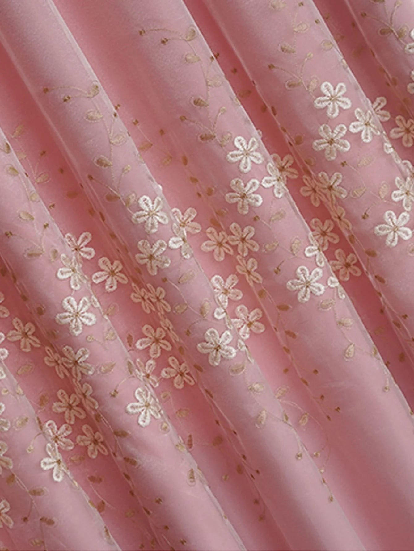 Vue rapprochée du tissu et de la voile du rideau