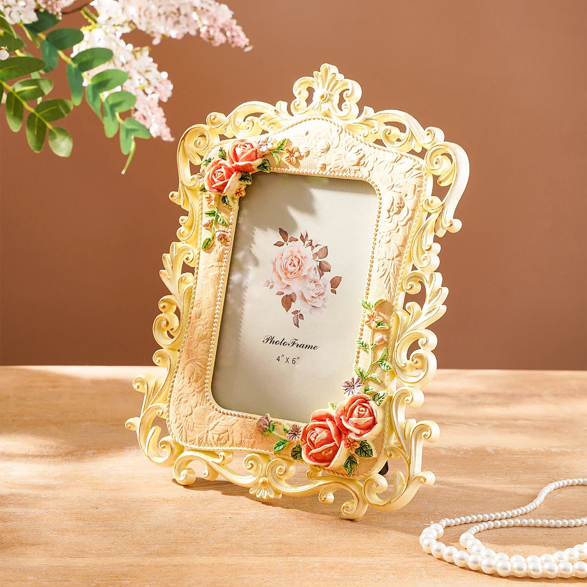 cadre photo résine ornements floraux roses relief blanc doré moderne baroque