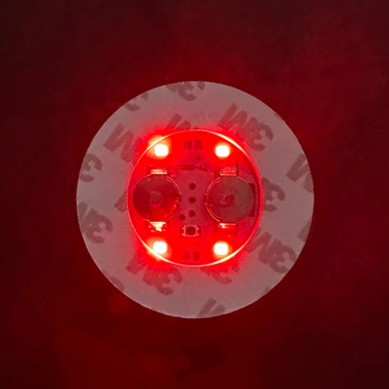 mini lampes led multicolores adhésives modernes rouges vertes bleues diodes circulaires festive minimaliste