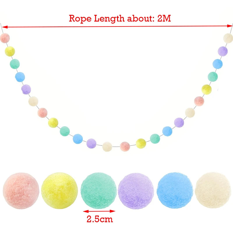 guirlande pompons rose jaune vert bleu blanc noir décoration enfant anniversaire noel mariage festivités