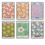 Affiches vintage pour les marchés aux fleurs de plusieurs villes, avec des motifs floraux colorés et stylisés.