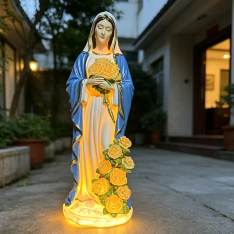 statue vierge marie roses bleu blanc jardin decoration religieuse fleurs classique lumiereextérieur prière