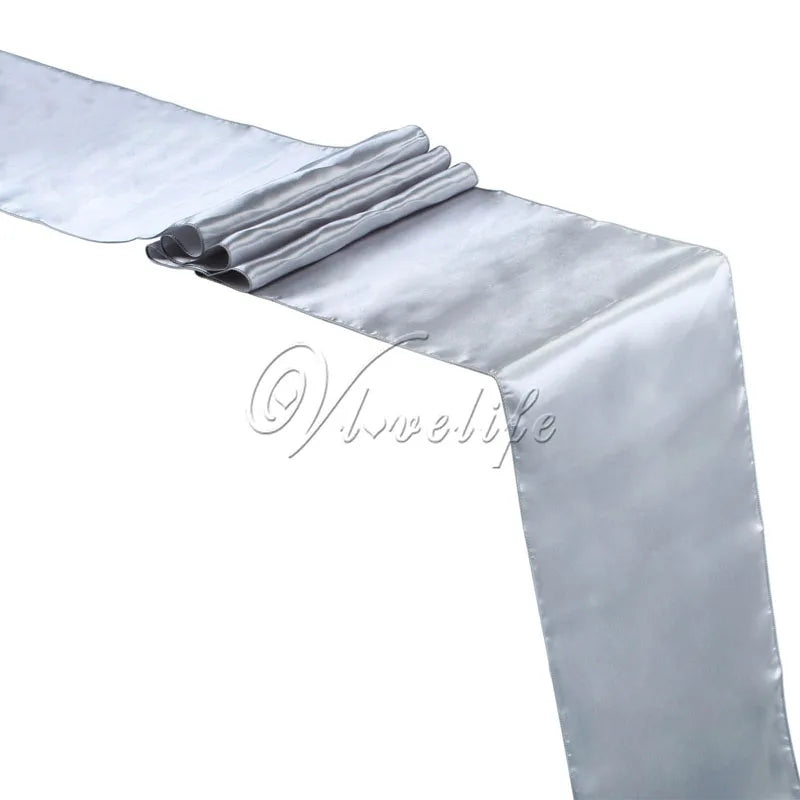 nappe table satin mariage événement extérieur banqueterie couleur or argent violet rouge festive