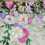 tissu dentelle brodée fleurs feuilles verte transparent rose vert beige violet