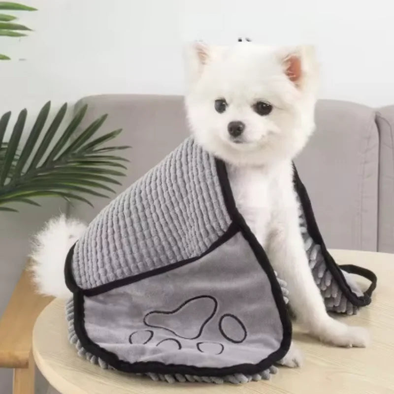 serviette bain chien chenille pattes imprimées grise bleue blanche confortable pratique