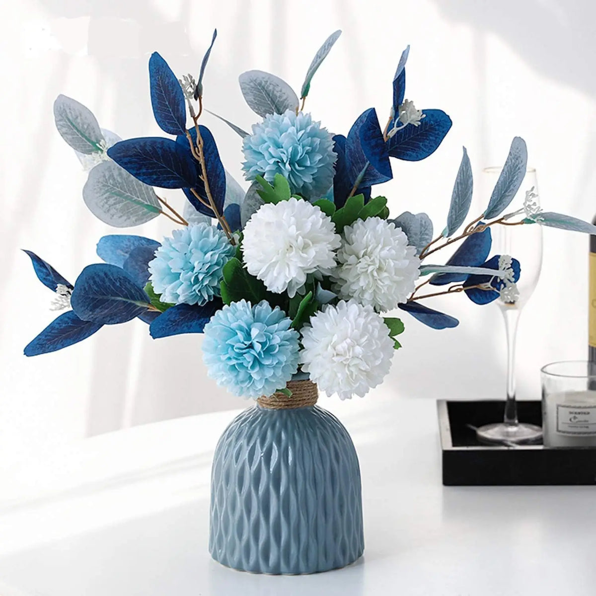 bouquet fleurs artificielles bleu blanc modernes décoration intérieure vase minimaliste